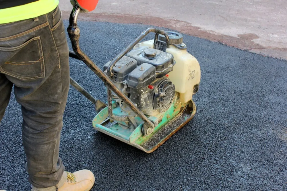 Goudronnage enrobé près de Saint‑Lys