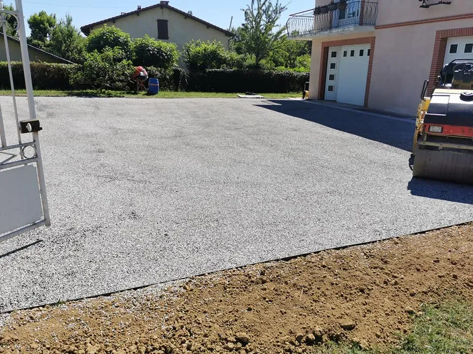 Goudronnage devant maison